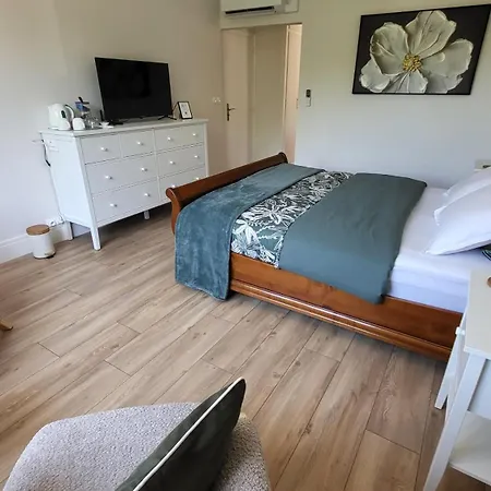 Maison De La Riviere 3*